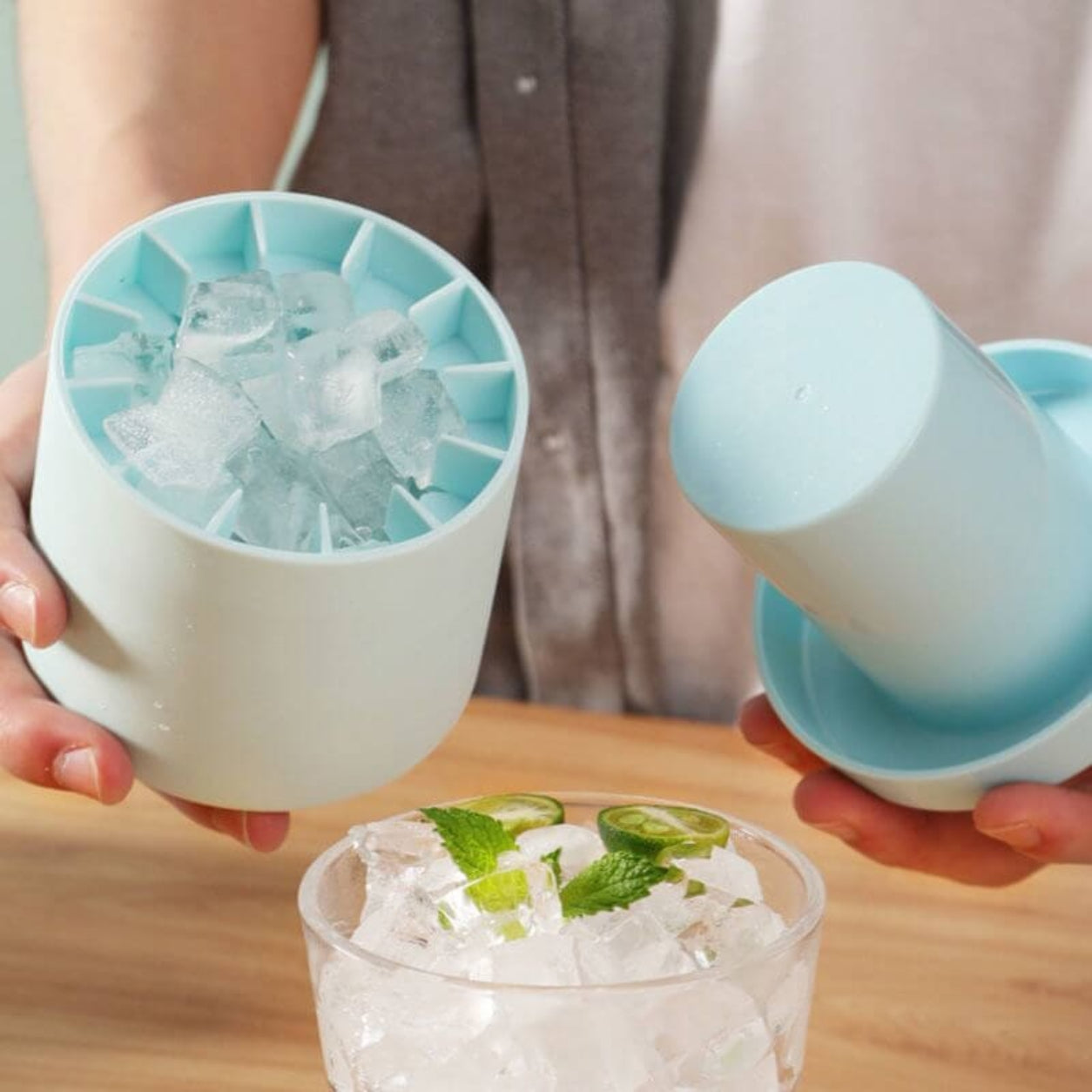 Square Ice Cube Tray with Lid Stackable Ice Cube Storage Container